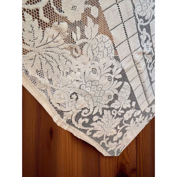 Vintage Ecru / tan lace 70x58 Tablecloth MCM Rectangle - Picture 4 of 10